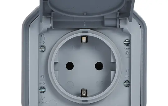 LEGRAND SCHUKO surface-mounted socket Plexo New 