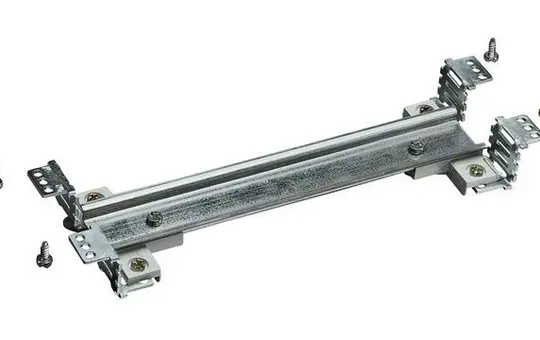 HAGER UT22B Rail DIN pour petit tableau de distribution 7,5 mm, isolé, réglable en profondeur | 206 mm