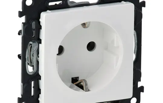 LEGRAND 753109 Prise SCHUKO Valena Life Protection unique et accrue contre les contacts | blanc ultra