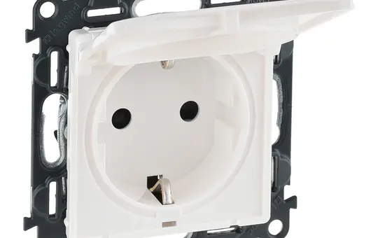 LEGRAND 753117 SCHUKO socket Valena Life with hinged lid | ultra white