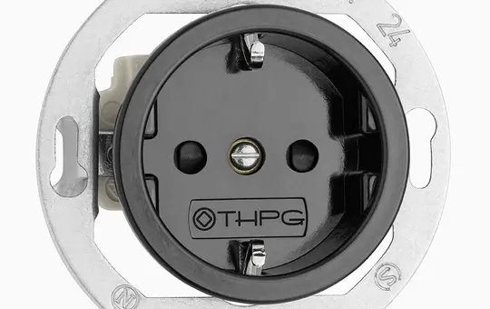 THPG 174025 SCHUKO socket porcelain Shutter | black