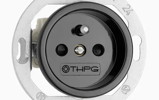 THPG 174026 prise internationale en porcelaine FR/BE, protection tactile | aluminium gris foncé