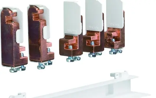 HAGER ZM15H busbar connector field-field 5-pole, for unequal levels | 12x5 mm