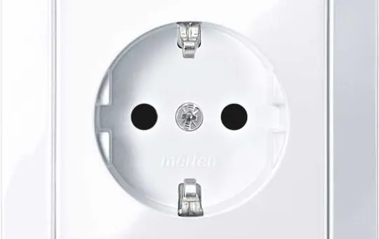 MERTEN MEG2300-1025 SCHUKO socket complete 1-M 1-fold, contact protection | active white glossy