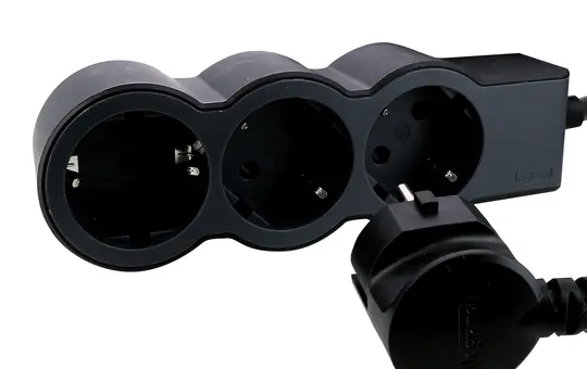 LEGRAND 694550 power strip 3 sockets, flat | black | 1,5 m